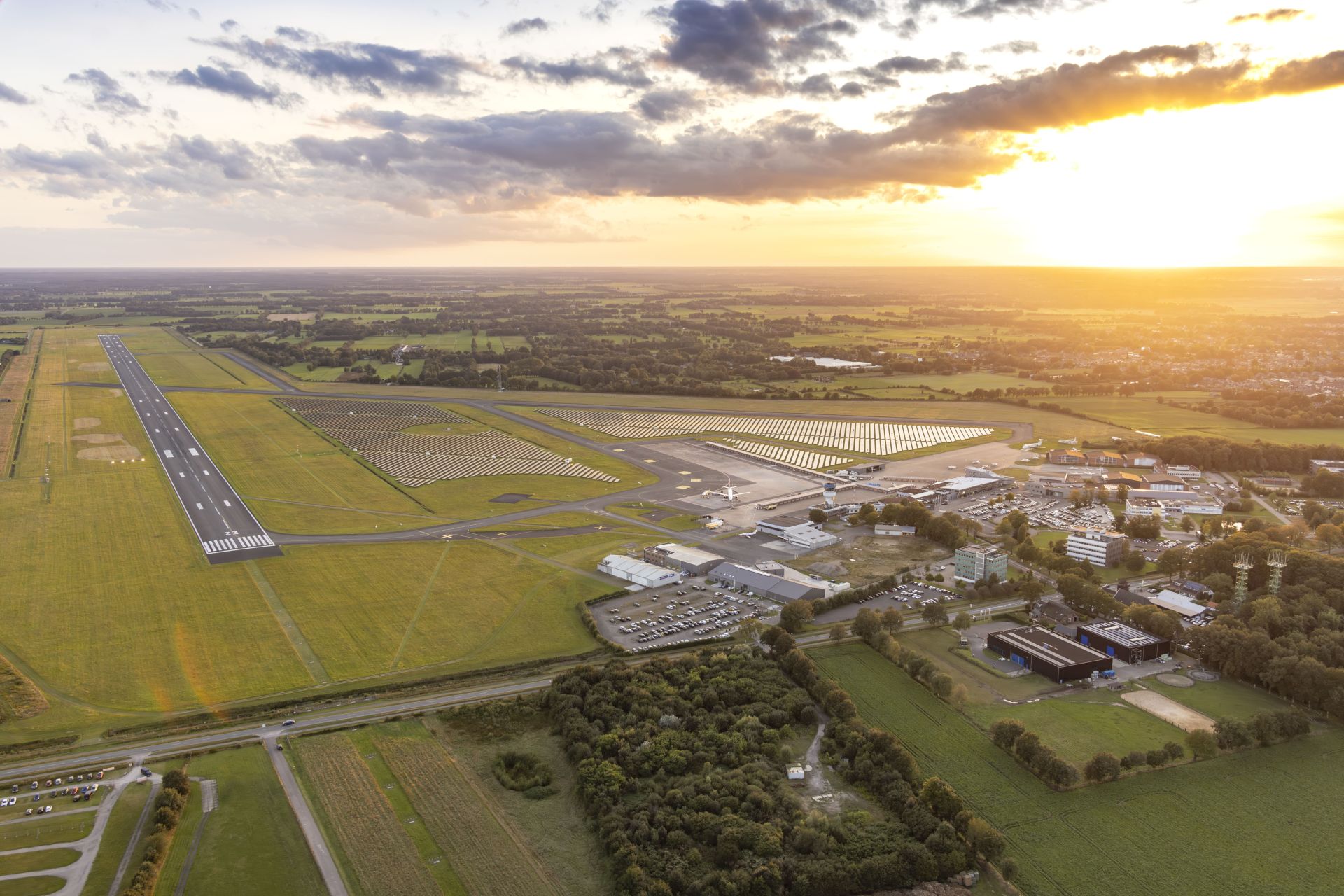Logo- en beeldbank › Groningen Airport Eelde